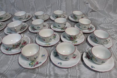 Service à thé et à café en faïence de Lunéville décor Reverbère floral époque 20ème