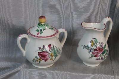 Service à thé et à café en faïence de Lunéville décor Reverbère floral époque 20ème