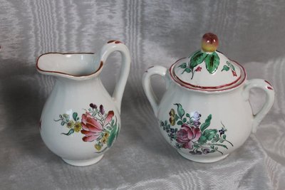 Service à thé et à café en faïence de Lunéville décor Reverbère floral époque 20ème