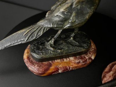 Paire de faisans en bronze patiné sur marbre rouge 