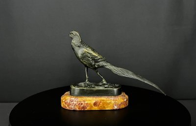 Paire de faisans en bronze patiné sur marbre rouge 