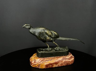 Paire de faisans en bronze patiné sur marbre rouge 