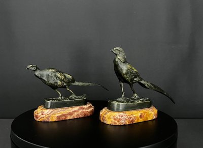 Paire de faisans en bronze patiné sur marbre rouge 
