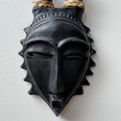 Masque africaniste par Jacques Sagan Vallauris céramique noire