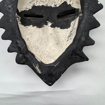 Masque africaniste par Jacques Sagan Vallauris céramique noire