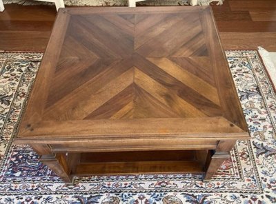 Table basse en noyer massif – Marqueterie Parquet de Versailles – Style Louis XVI