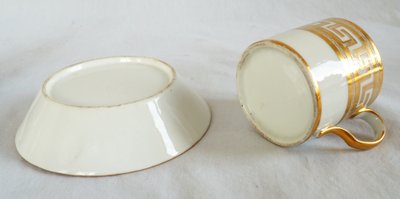 Coppa da un litro in porcellana bianca e oro del periodo imperiale attribuita a Dagoty