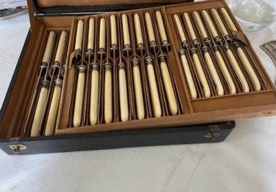Set of 30 table knives and 24 cheese knives