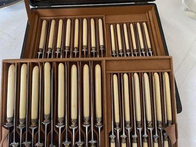 Set of 30 table knives and 24 cheese knives