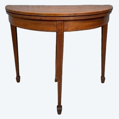 Elegante tavolo da gioco a mezzaluna in mogano in stile Luigi XVI con panno verde.