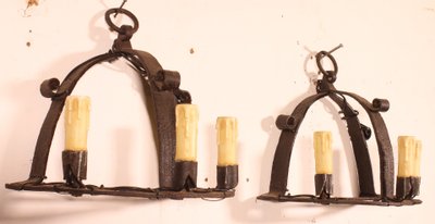 Coppia di applique da parete in ferro battuto in stile medievale