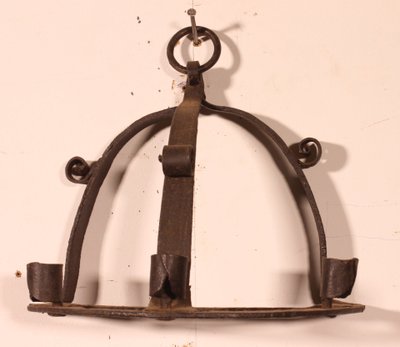 Paar schmiedeeiserne Wandleuchten im mittelalterlichen Stil