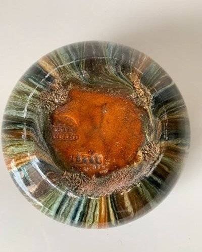 Ciotola Bretby Art Pottery in ceramica inglese smaltata, XX secolo