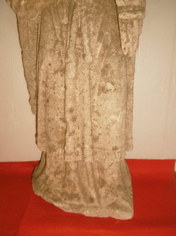 Sculture in pietra del XIII secolo