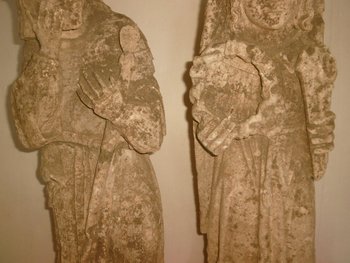 Sculture in pietra del XIII secolo