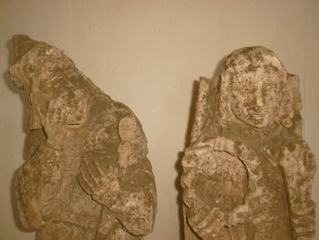 Sculture in pietra del XIII secolo