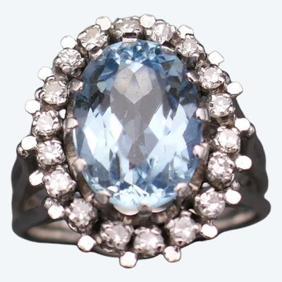 Bague Sertie d'Une Aigue Marine Et Diamants.