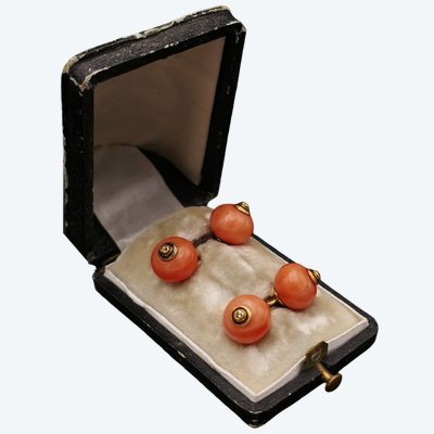 Paire de boutons de manchette corail, diamant or 18K
