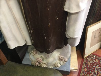 Large statue of Saint Thérèse of Lisieux