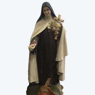 Large statue of Saint Thérèse of Lisieux