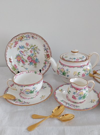 Kopf an Kopf aus Porzellan (10 Stück) aus der Manufaktur Minton England