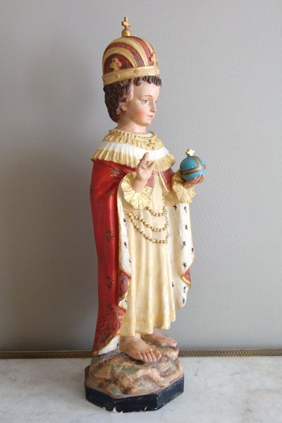 Grande statue de dévotion ou chapelle : l'Enfant Jésus de Prague, plâtre polychrome doré