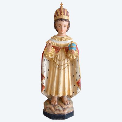 Grande statua o cappella devozionale: il Bambino Gesù di Praga, in gesso dorato e policromo.