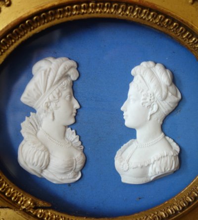 Manufacture de Sèvres - Paar Porträts der Herzoginnen von Angoulême und Berry nach Wedgwood-Art