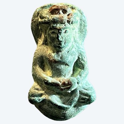 Civilisation du Gandhara, bague bouddhiste en bronze décorée d'une représentation de Bouddha.