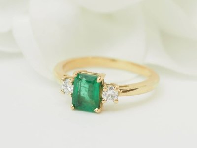 Bague Émeraude Zambie 0,85ct Diamants E VS Or Jaune 18kt 