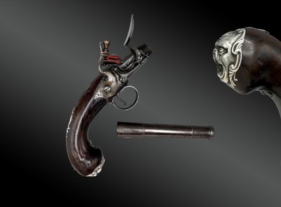 PISTOLET À SILEX, À COFFRE DE TYPE QUEEN ANN, PAR W. GUY - LONDON