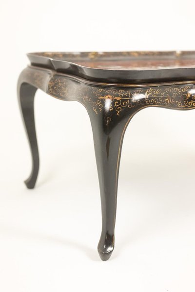Tavolino con piano estraibile in legno laccato rosso e nero. 1950s. LS6765484
