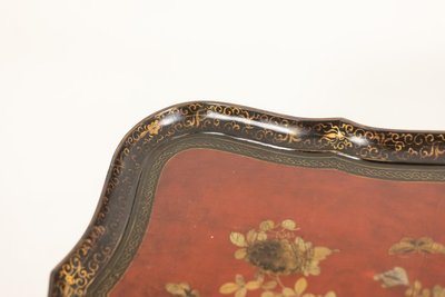 Tavolino con piano estraibile in legno laccato rosso e nero. 1950s. LS6765484