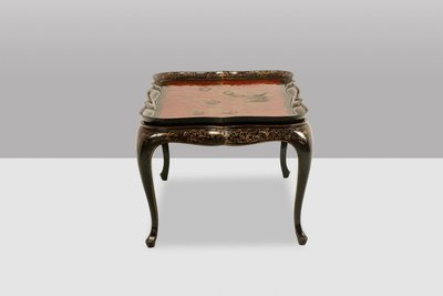Tavolino con piano estraibile in legno laccato rosso e nero. 1950s. LS6765484