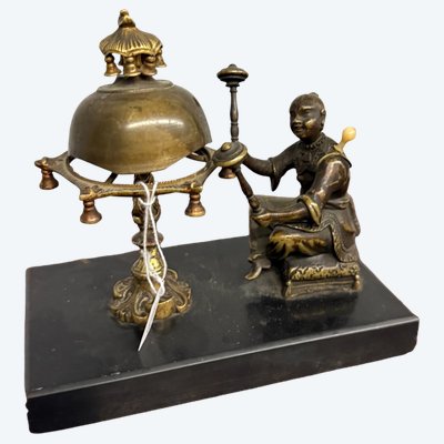 Belle cloche chinoise ancienne en bronze du 19ème siècle, sur ardoise 17x10cm