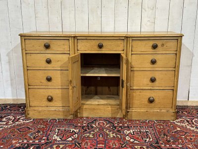 Credenza vittoriana in pino del XIX secolo