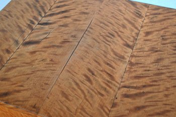 Petite Travailleuse en Bois Clair de Ceylan, style Louis XV – Milieu XIXe