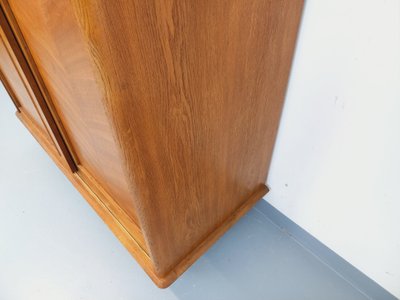 Armadio vintage in rovere degli anni '60
