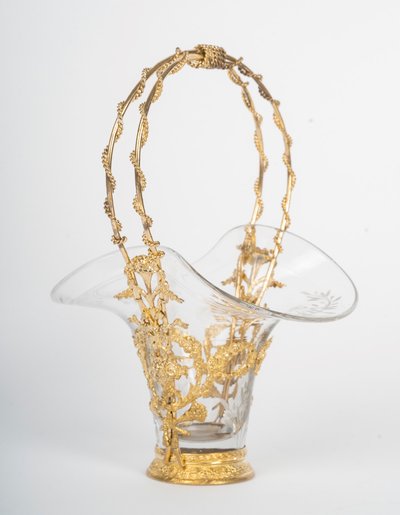 Un panier en cristal et bronze doré de style louis XV, époque XIXème siècle 
