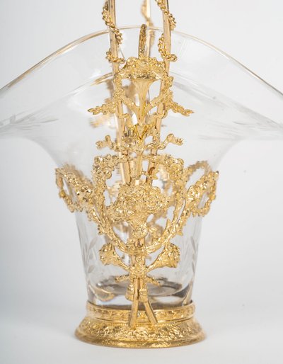 Un panier en cristal et bronze doré de style louis XV, époque XIXème siècle 