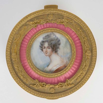 Petit coffret à bijoux en bronze doré et émail rose, époque XIXᵉ siècle
