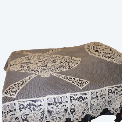 Dessus de lit ou  rideau en dentelle époque Art Déco à décor floral et larges festons