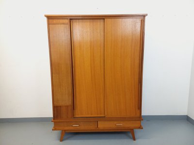 Armadio vintage in rovere degli anni '60