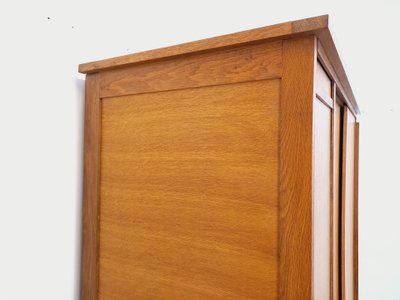 Armadio vintage in rovere degli anni '60