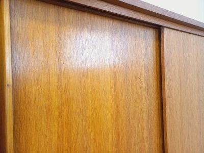 Armadio vintage in rovere degli anni '60