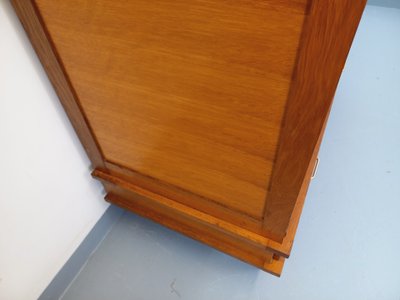 Armadio vintage in rovere degli anni '60