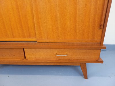 Armadio vintage in rovere degli anni '60