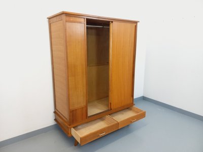 Armadio vintage in rovere degli anni '60