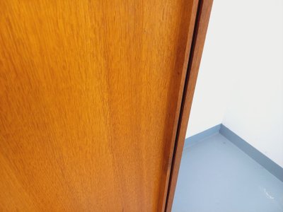 Armadio vintage in rovere degli anni '60