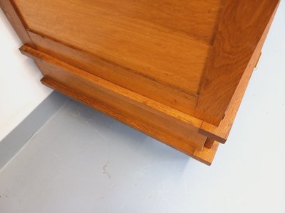 Armadio vintage in rovere degli anni '60
